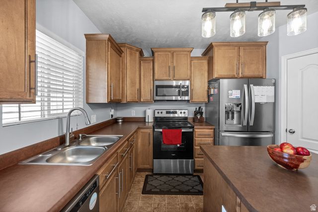 7626 S CALENDULA LN, West Jordan, UT 84081