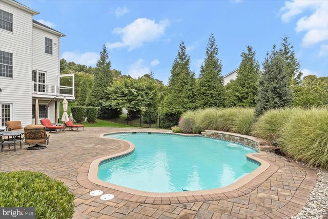 14242 MEADOW LAKE DR, Glenelg, MD 21737