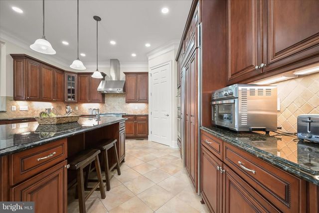 14242 MEADOW LAKE DR, Glenelg, MD 21737