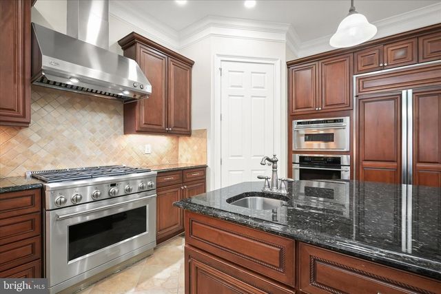 14242 MEADOW LAKE DR, Glenelg, MD 21737