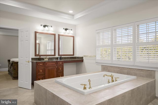 14242 MEADOW LAKE DR, Glenelg, MD 21737