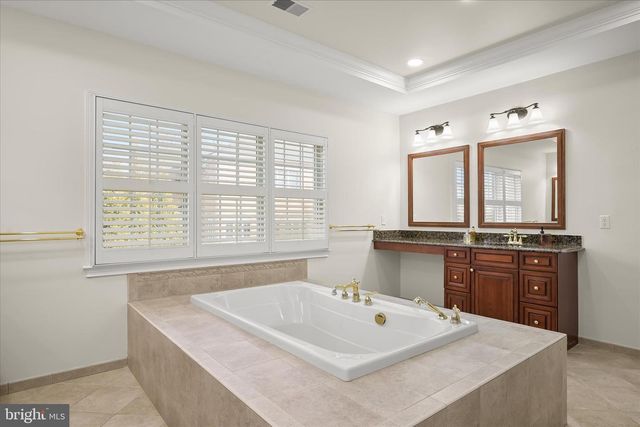 14242 MEADOW LAKE DR, Glenelg, MD 21737