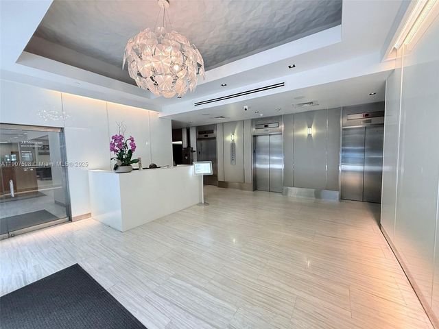 150 SE 2nd Ave 208, Miami, FL 33131