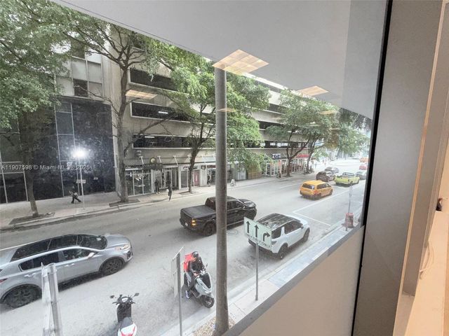 150 SE 2nd Ave 208, Miami, FL 33131