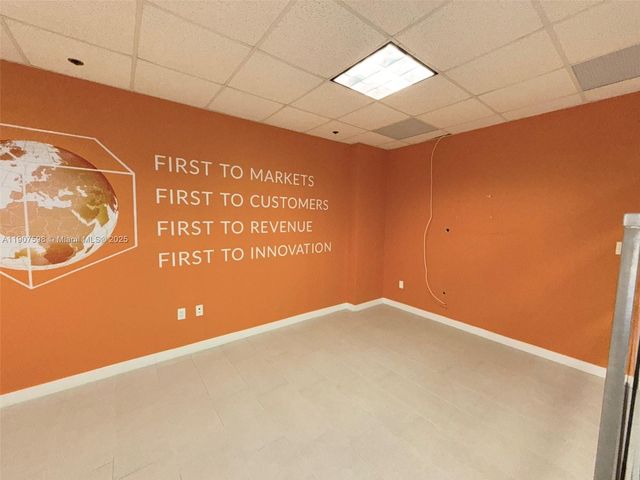 150 SE 2nd Ave 208, Miami, FL 33131