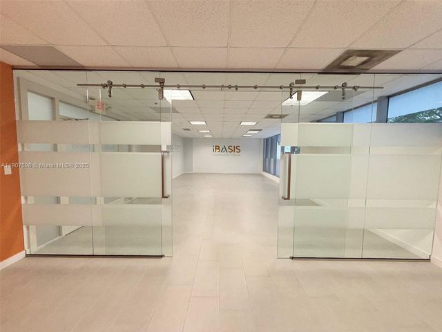 150 SE 2nd Ave 208, Miami, FL 33131