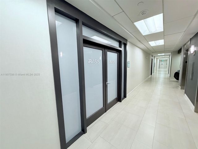 150 SE 2nd Ave 208, Miami, FL 33131