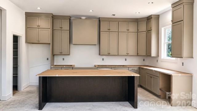 2621 Springway Drive, Charlotte, NC 28205