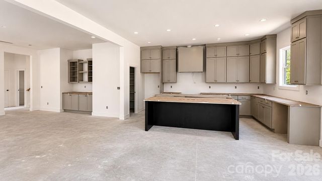 2621 Springway Drive, Charlotte, NC 28205