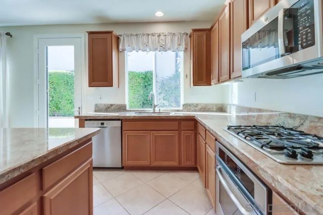 17020 New Rochelle Way, San Diego, CA 92127
