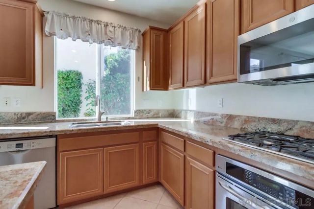 17020 New Rochelle Way, San Diego, CA 92127