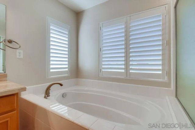 17020 New Rochelle Way, San Diego, CA 92127