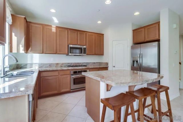 17020 New Rochelle Way, San Diego, CA 92127