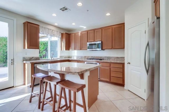 17020 New Rochelle Way, San Diego, CA 92127