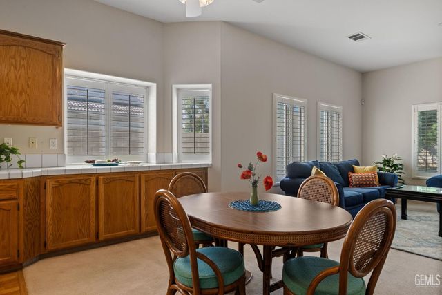 10716 Rising Sun Drive, Bakersfield, CA 93312