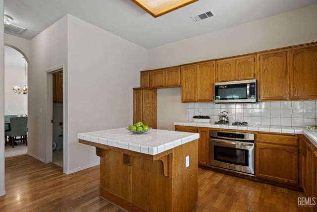 10716 Rising Sun Drive, Bakersfield, CA 93312