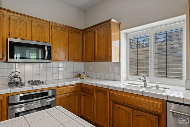 10716 Rising Sun Drive, Bakersfield, CA 93312