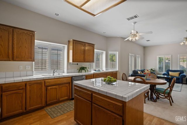 10716 Rising Sun Drive, Bakersfield, CA 93312