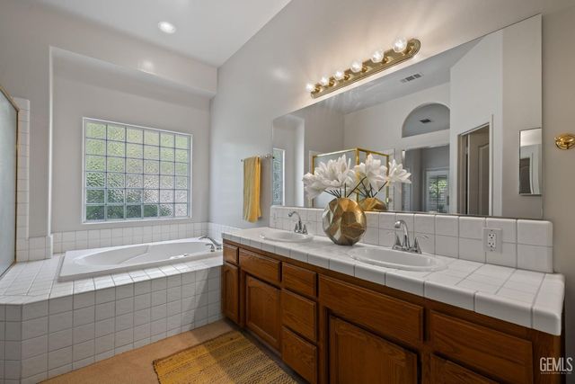 10716 Rising Sun Drive, Bakersfield, CA 93312