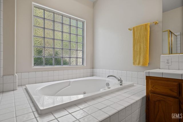 10716 Rising Sun Drive, Bakersfield, CA 93312