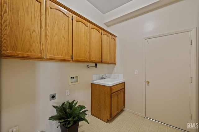 10716 Rising Sun Drive, Bakersfield, CA 93312