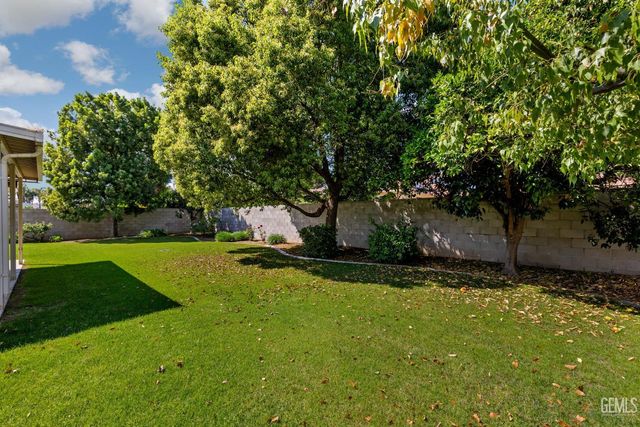 10716 Rising Sun Drive, Bakersfield, CA 93312