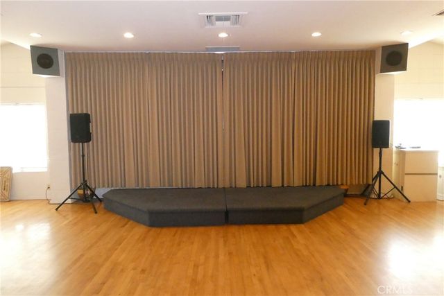 2657 Honolulu, Montrose, CA 91020