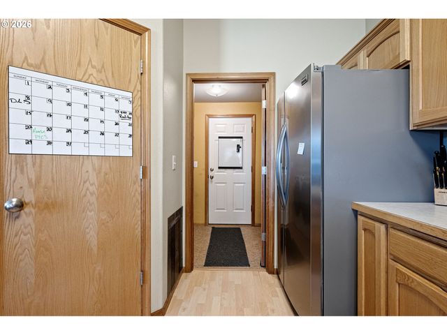 573 CRESWOOD Dr, Creswell, OR 97426