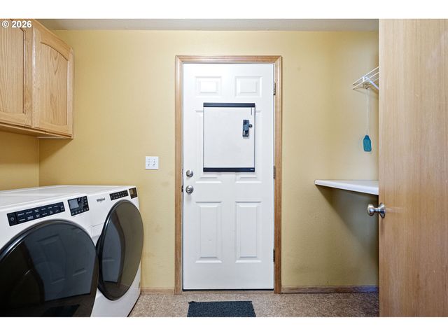 573 CRESWOOD Dr, Creswell, OR 97426