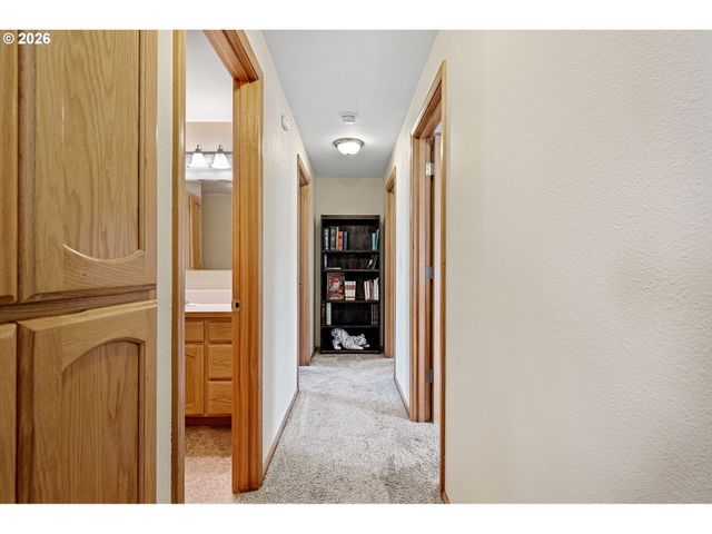 573 CRESWOOD Dr, Creswell, OR 97426