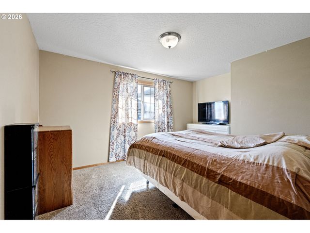 573 CRESWOOD Dr, Creswell, OR 97426