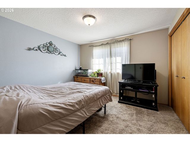 573 CRESWOOD Dr, Creswell, OR 97426