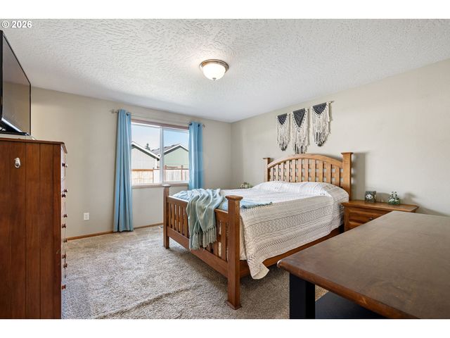 573 CRESWOOD Dr, Creswell, OR 97426