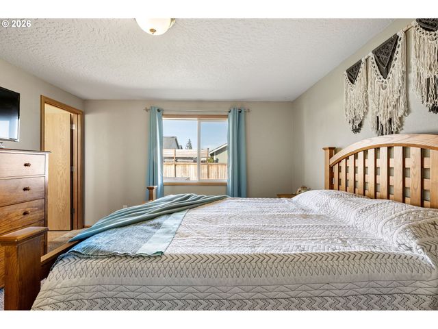 573 CRESWOOD Dr, Creswell, OR 97426