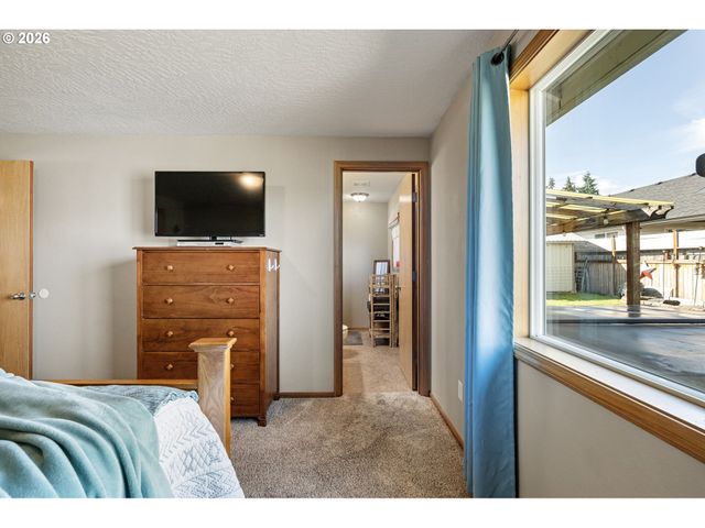 573 CRESWOOD Dr, Creswell, OR 97426