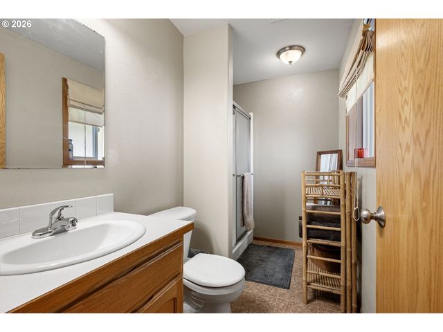 573 CRESWOOD Dr, Creswell, OR 97426