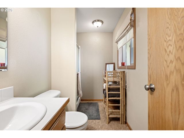 573 CRESWOOD Dr, Creswell, OR 97426