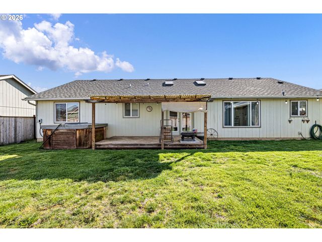 573 CRESWOOD Dr, Creswell, OR 97426