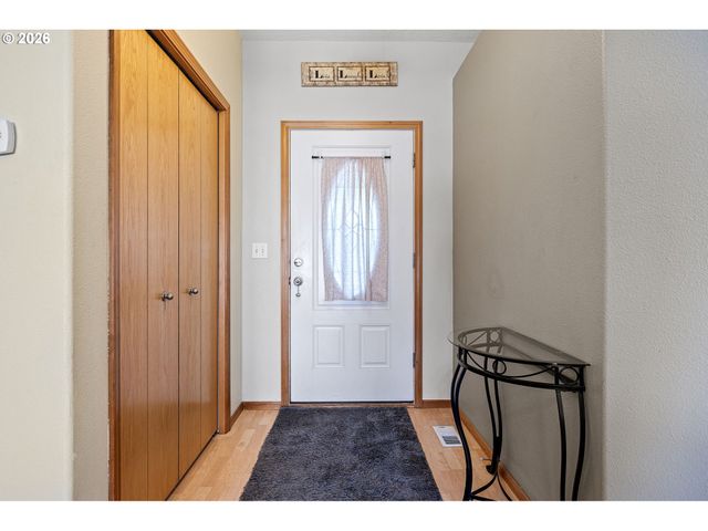 573 CRESWOOD Dr, Creswell, OR 97426