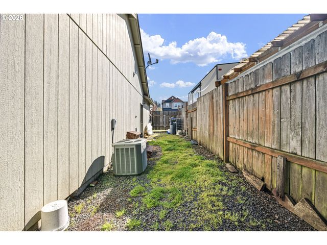 573 CRESWOOD Dr, Creswell, OR 97426