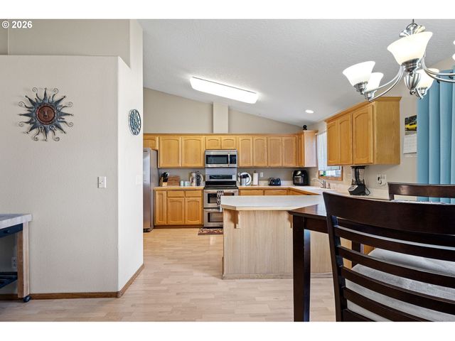 573 CRESWOOD Dr, Creswell, OR 97426