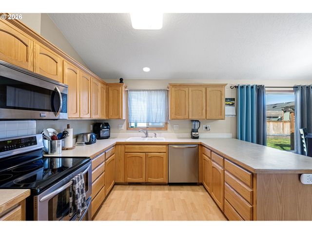 573 CRESWOOD Dr, Creswell, OR 97426