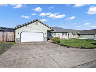 573 CRESWOOD Dr, Creswell, OR 97426