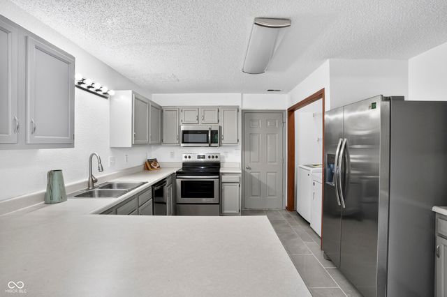 6002 Draycott Drive, Indianapolis, IN 46236