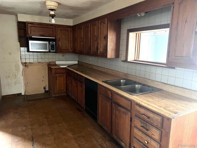 314 N Main Street, Perry, MI 48872