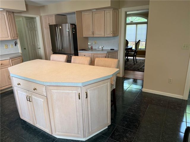 4114 ROCHELLE Drive, South Whitehall Twp, PA 18104
