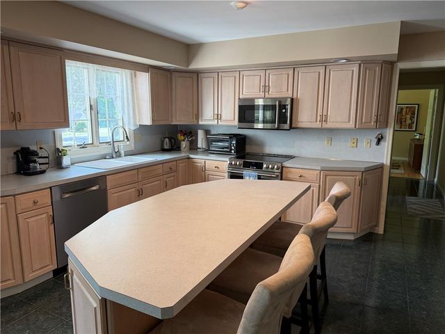 4114 ROCHELLE Drive, South Whitehall Twp, PA 18104