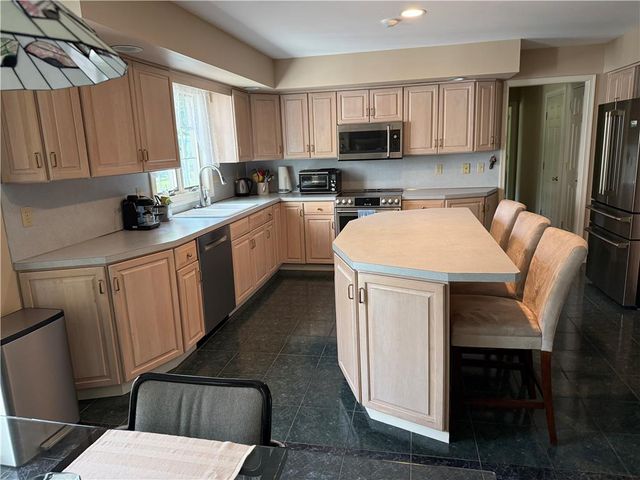 4114 ROCHELLE Drive, South Whitehall Twp, PA 18104