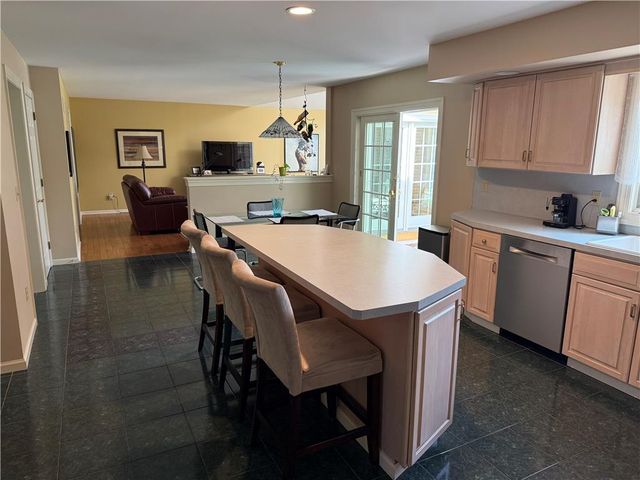 4114 ROCHELLE Drive, South Whitehall Twp, PA 18104