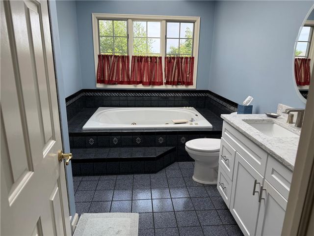 4114 ROCHELLE Drive, South Whitehall Twp, PA 18104